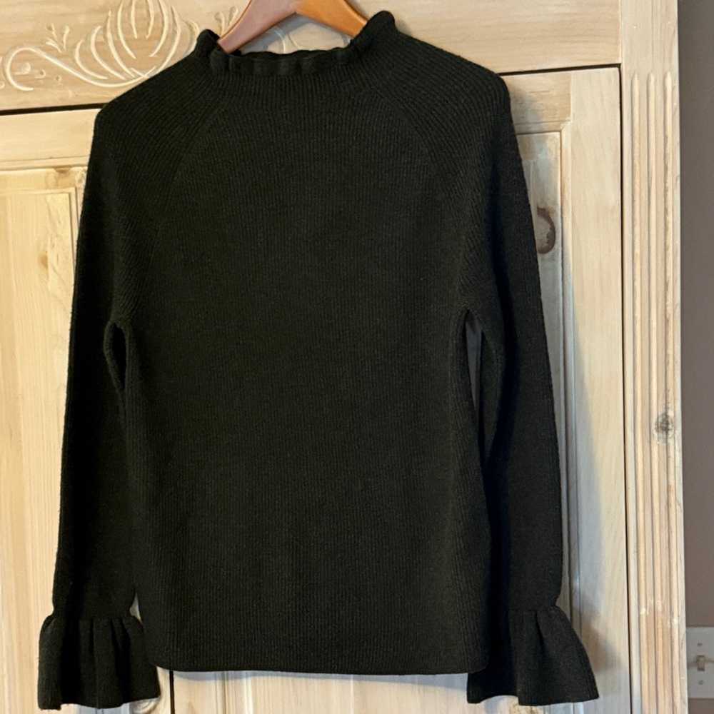 Banana Republic Charcoal dark Grey Sweater. Wool cashmere blend.